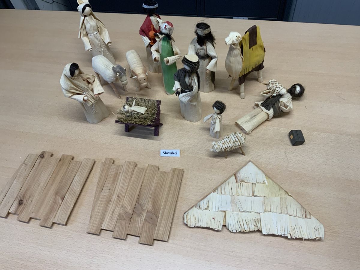 Alle Dekorationen: Krippenfiguren aus Mais und Stroh 👍 – Gebraucht aus Niederuzwil von Miami1999