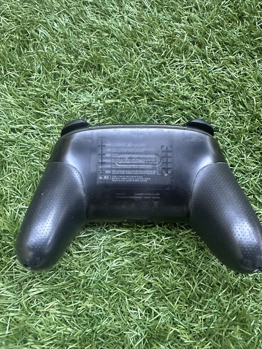 Nintendo Konsolen: Nintendo Switch Pro Controller schwarz gebraucht – Gebraucht aus Saas-Fee von Yves_El_Knievel 1