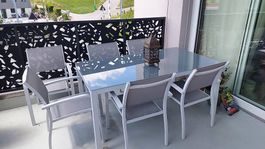 Gartentisch und Stühle 