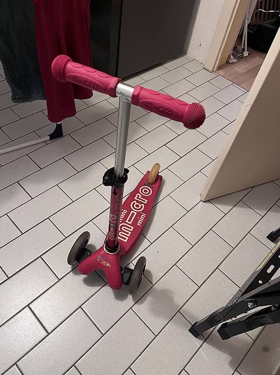 Veicoli per bambini: Trotinette micro rose foncée – Usato da Tolochenaz venduto da adamr841