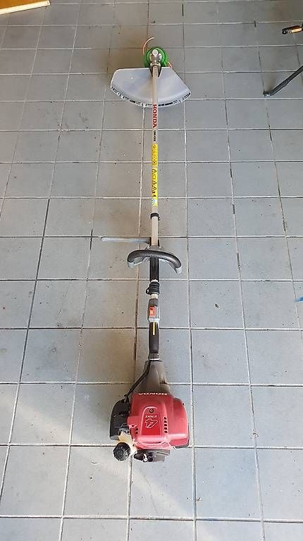 Honda Tous les outils: Decespugliatore Honda 4 tempi – D'occasion à Brione sopra Minusio par Noe2702
