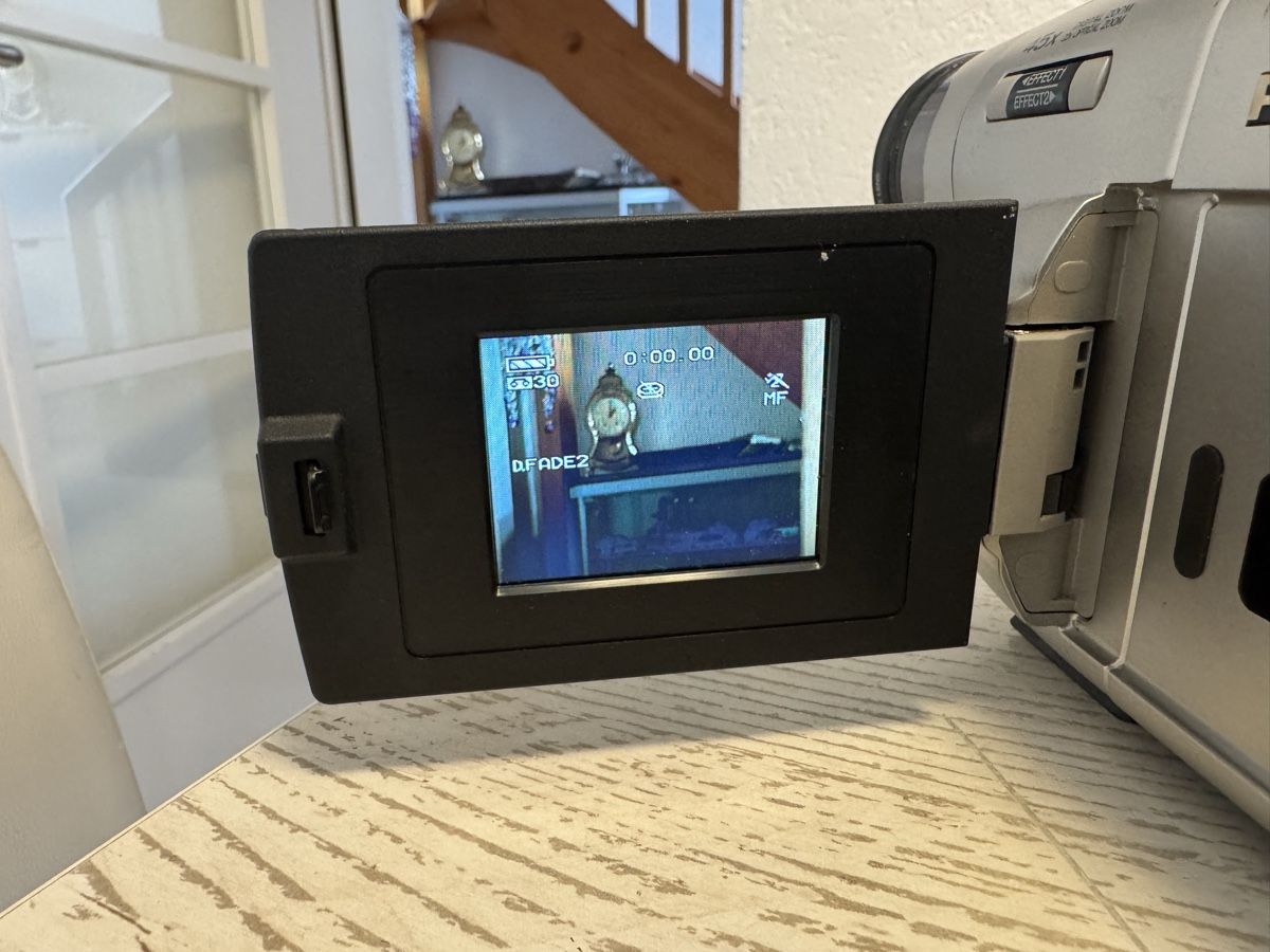 Panasonic Videocamere: Panasonic VX27 VHS-C MOVIE CAMERA – Usato da Zunzgen venduto da milesdavis76 1