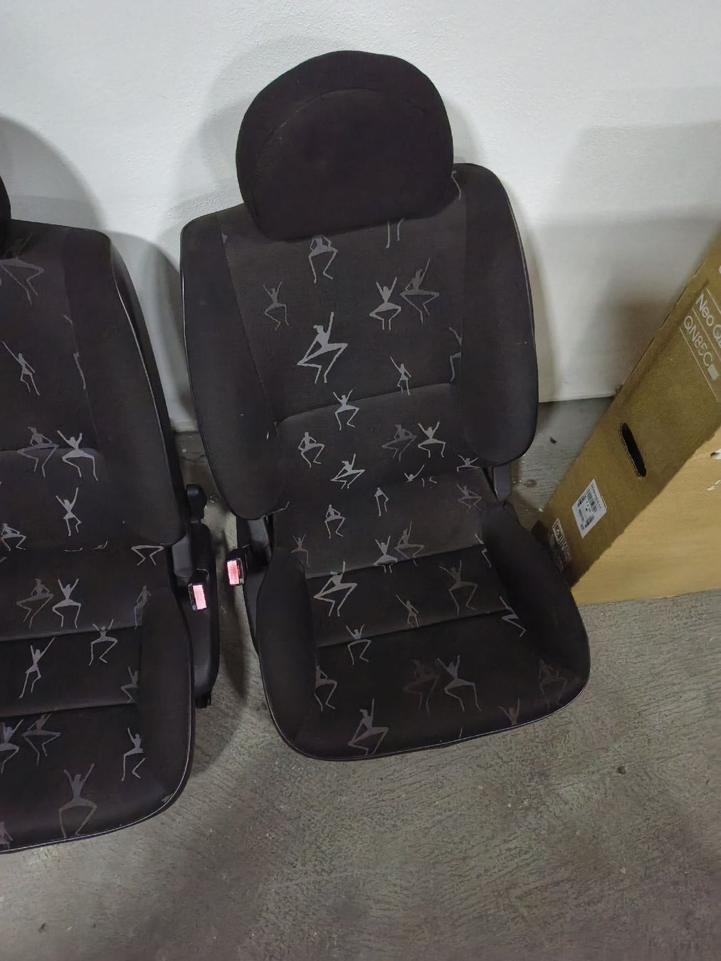 Peugeot Tutti i ricambio: 2 Vordersitze Peugeot 106  Stoff – Usato da Busswil BE venduto da KellerDepot 1