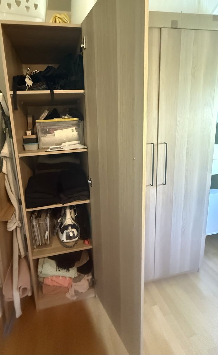 Armadi: Grosser IKEA PAX-Kleiderschrank – Usato da Winterthur venduto da Lisanatascha15 2