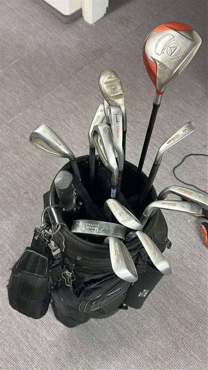 Wilson Mazze & Set: Set completo da golf Wilson + carrello per golf per la prima – Usato da Gwatt (Thun) venduto da inf_hgc8