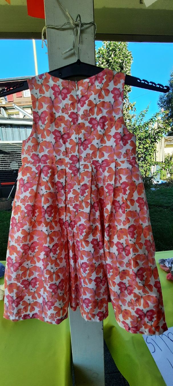 Vestiti & Gonne: Blumenkleid Gr. 122 – Usato da Inkwil venduto da Patmei0 1