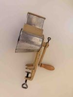 Kurbelmaschine Nussmühle Metall Holz, Vintage, guter Zustand
