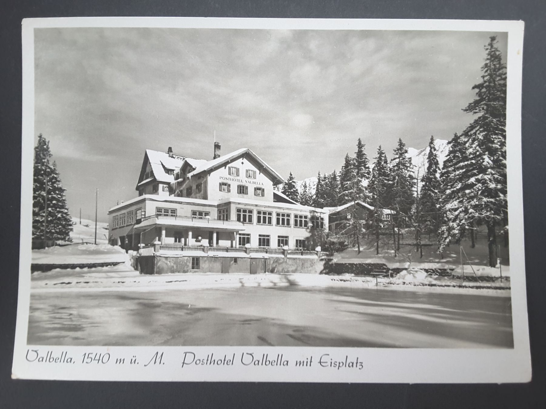 Cartes postales: AK GR Valbella , Posthotel Valb,Eisplatz – D'occasion à Reichenburg par Pipo-67