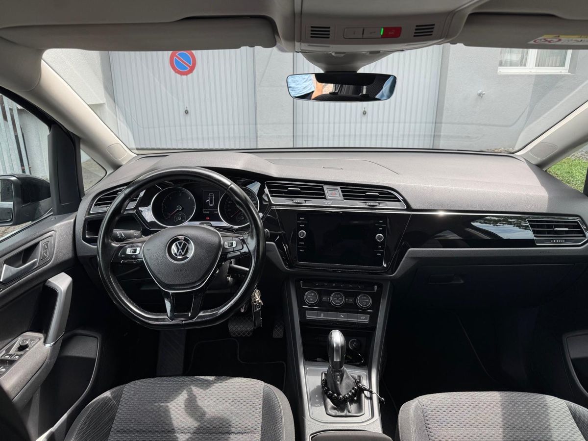 VW Automobili: VW Touran 2.0 TDI DSG 7 Plätzer  – Usato da Uznach venduto da kev_7q8k 6