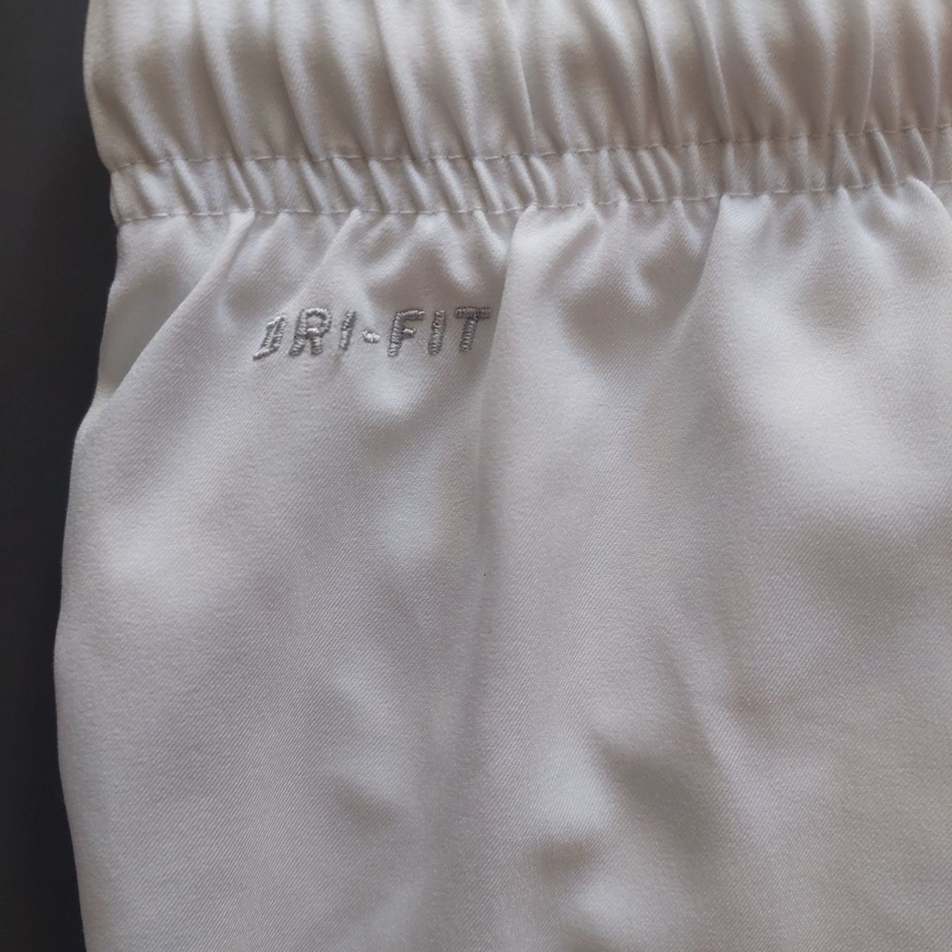 Nike Pantaloni: Sportshorts Gr.M/L Nike – Usato da Ermenswil venduto da Ingram0 4