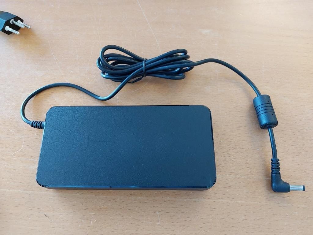 Unità & Adattatore: AC 180W Adapter APD DA-180D19 – Usato da Sorengo venduto da E-DataLabs 4