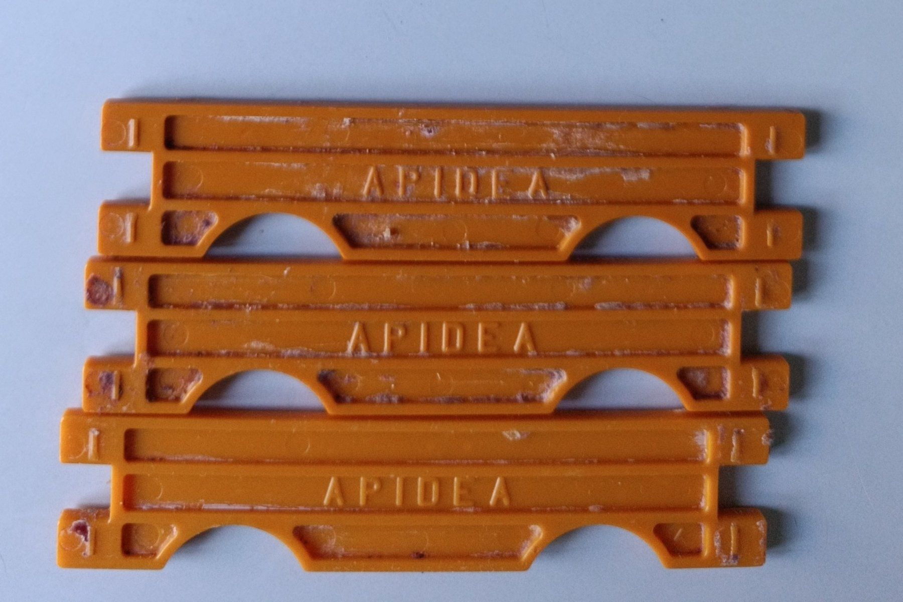 Alveari: APIDEA-Rähmchenteil-Ergänzung zu APIDEA Rähmchen(3 Stk=1Set) – Usato da Olten venduto da Astrith