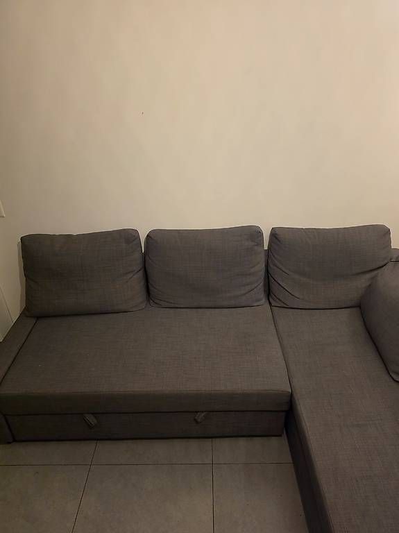 Ikea Divani: Divano-letto 3 posti con chaise longue con 5 cuscini – Usato da Mendrisio venduto da nic_7ztq 1