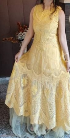 Beautiful Yellow Lace Gown - Perfect for Summer Parties! ☀️