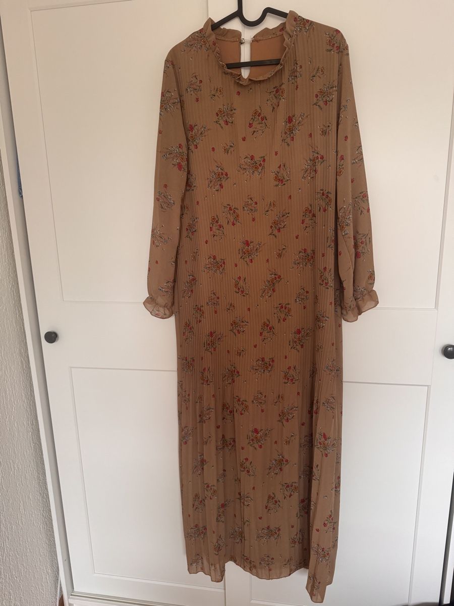 Vestiti: Robe longue fleurie taille M/L – Usato da La Chaux-de-Fonds venduto da Sabinchenn