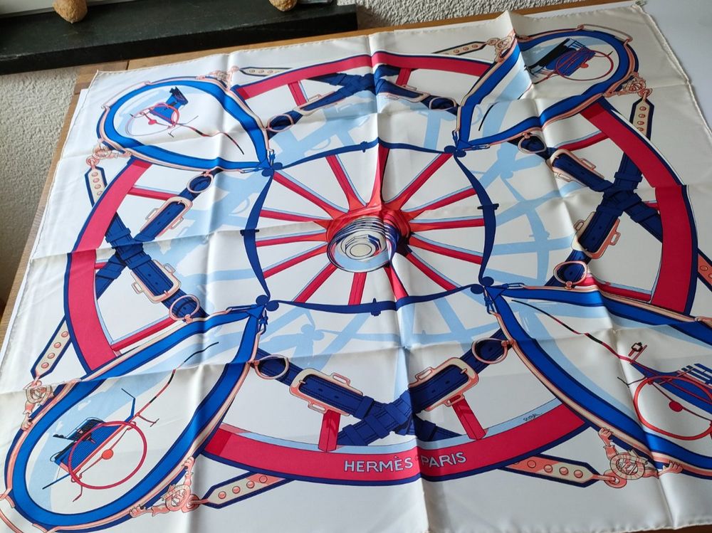 Foulard Hermès 100% Soie Carrousel Vintage Occasion Noir