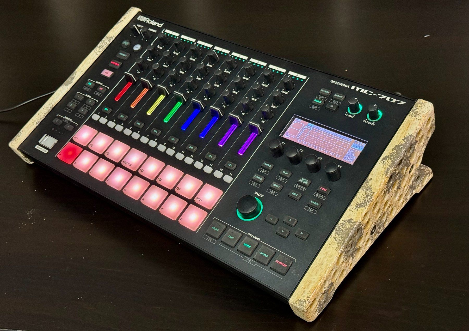 Roland Strumenti musicali: Roland MC-707 Groovebox + Extras – Usato da Wallisellen venduto da ZoltanRakosi