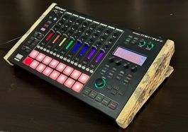 Roland MC-707 Groovebox + Extras