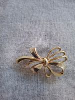 Broche vintage dorée en forme de noeud
