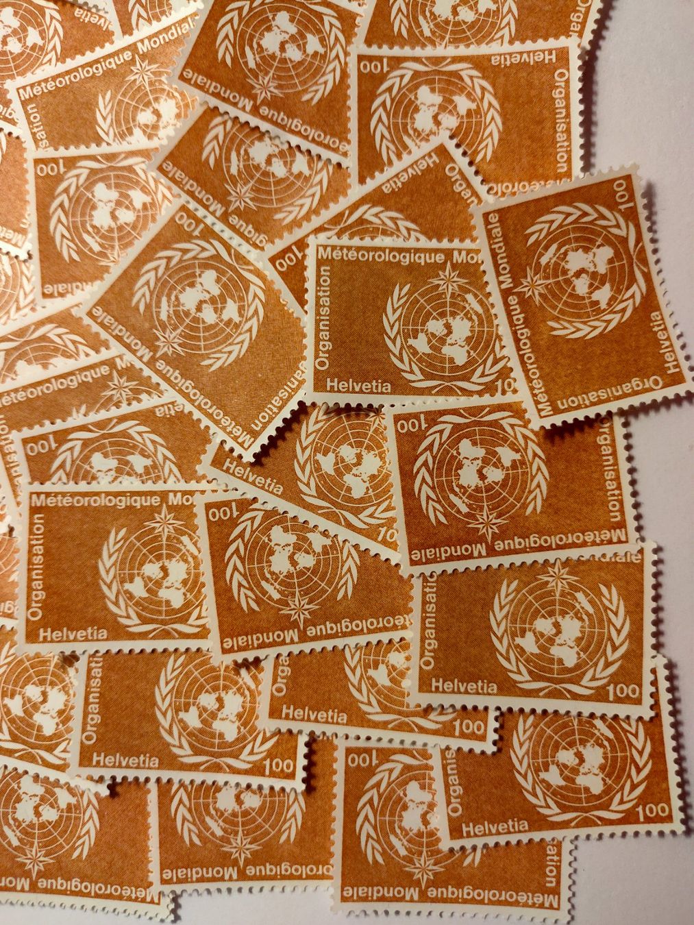 Tutti i francobolli: 100 Stk.  1 Fr  Ämtermarken  Postfrisch – Nuovo (secondo la descrizione) da Oberwil Lieli venduto da 560amg