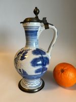 Antiker Enghalskrug Fayence mit Zinndeckel 1796