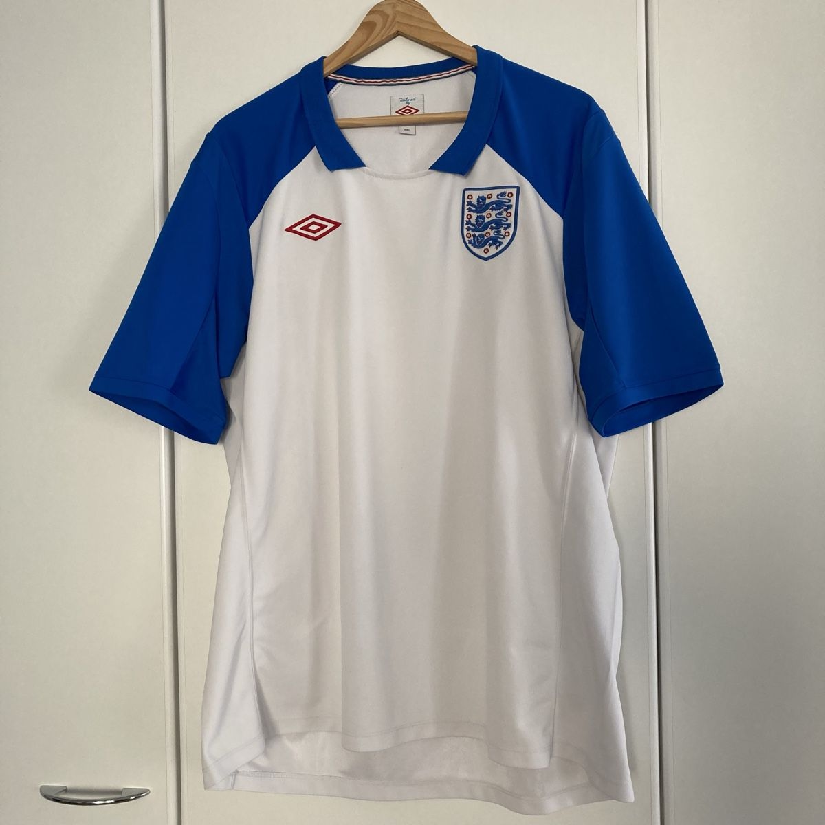 Umbro Canottiere & Pantaloni: England 2010 Trainingshirt Umbro – Usato da Bern venduto da bur_033