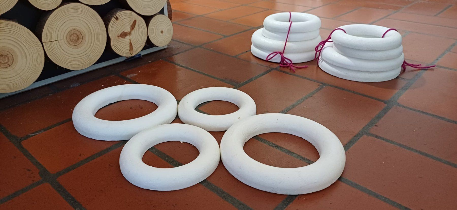 Tutte le decorazioni: Couronne en polystyrène pour bricolage – Nuovo (secondo la descrizione) da Payerne venduto da jea_m6nb 6