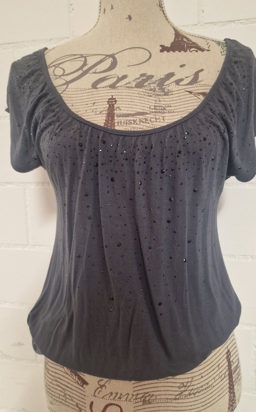 T-shirt: T-Shirt mit Steinen, ONLY,  Gr. S – Usato da Rütihof venduto da tweedy123