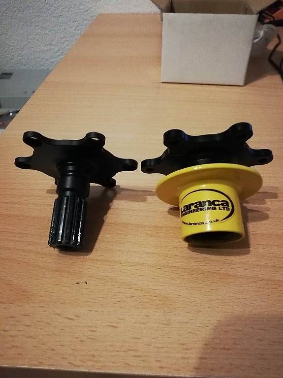 Tutti pezzi di ricambio auto: QR3 6 Bolt GT Steering Quick Release – Nuovo e nell'imballaggio originale da Delémont venduto da Eschmann1 3