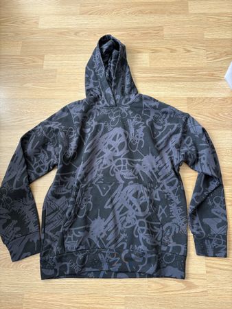Lindex Hoodie schwarz mit Graffiti Muster Grösse 158/164