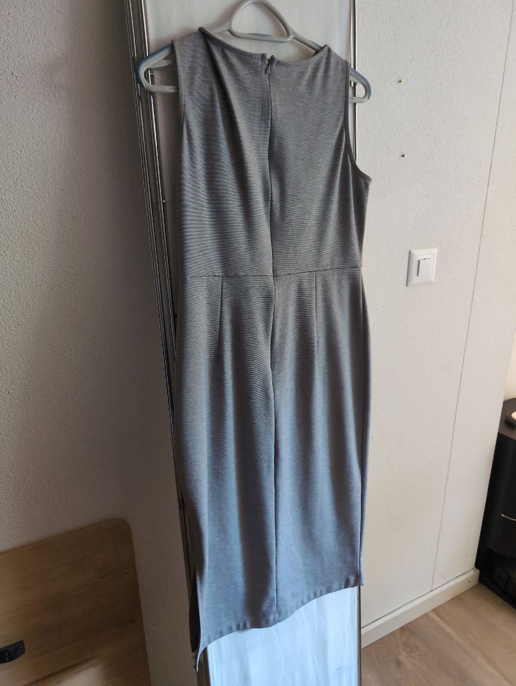 Asos Vestiti: Elegantes, graues Kleid – Usato da Zürich venduto da cal_2zxq 3