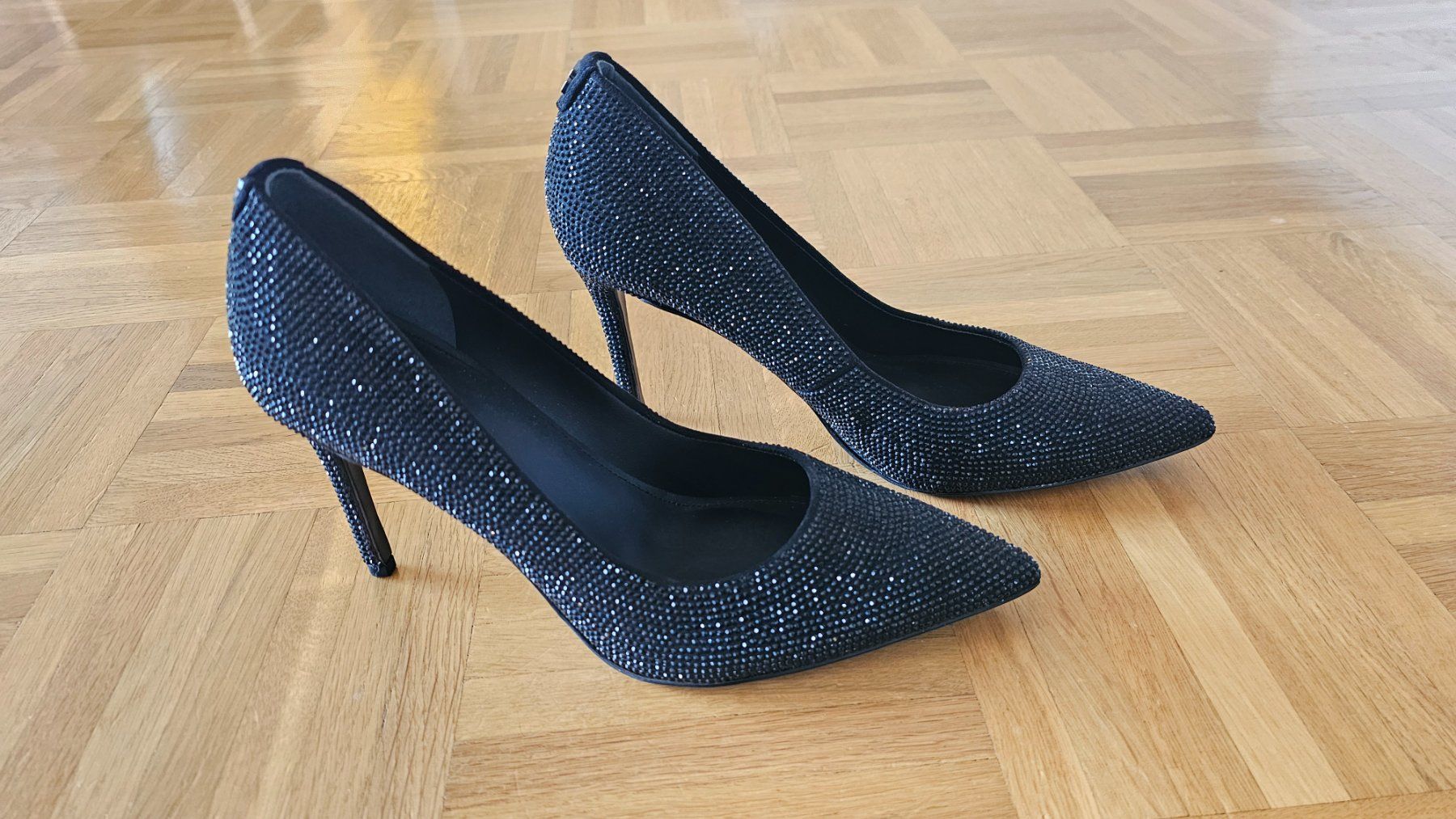 Guess Chaussures femmes: Guess Pumps schwarz Grösse 38 mit Strass – Neuf (Voir description) à Klingnau par anduril_25