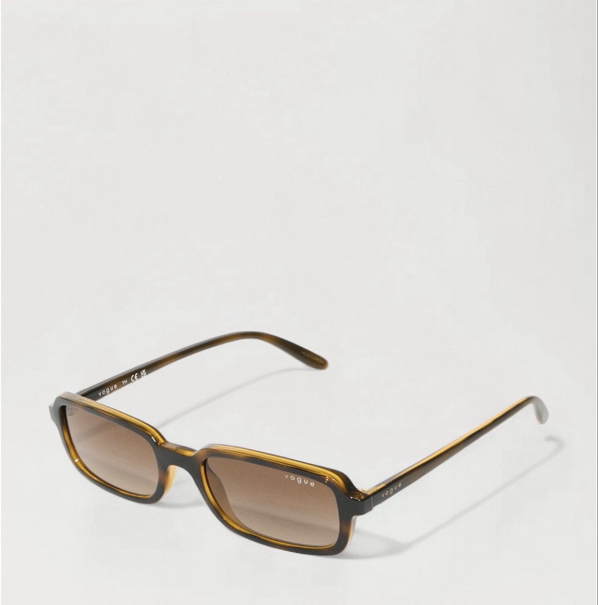Vogue Lunettes & Verres: Sonnenbrille Vogue Neu – Neuf avec emballage d'origine à Mörschwil par Seegurke18 5