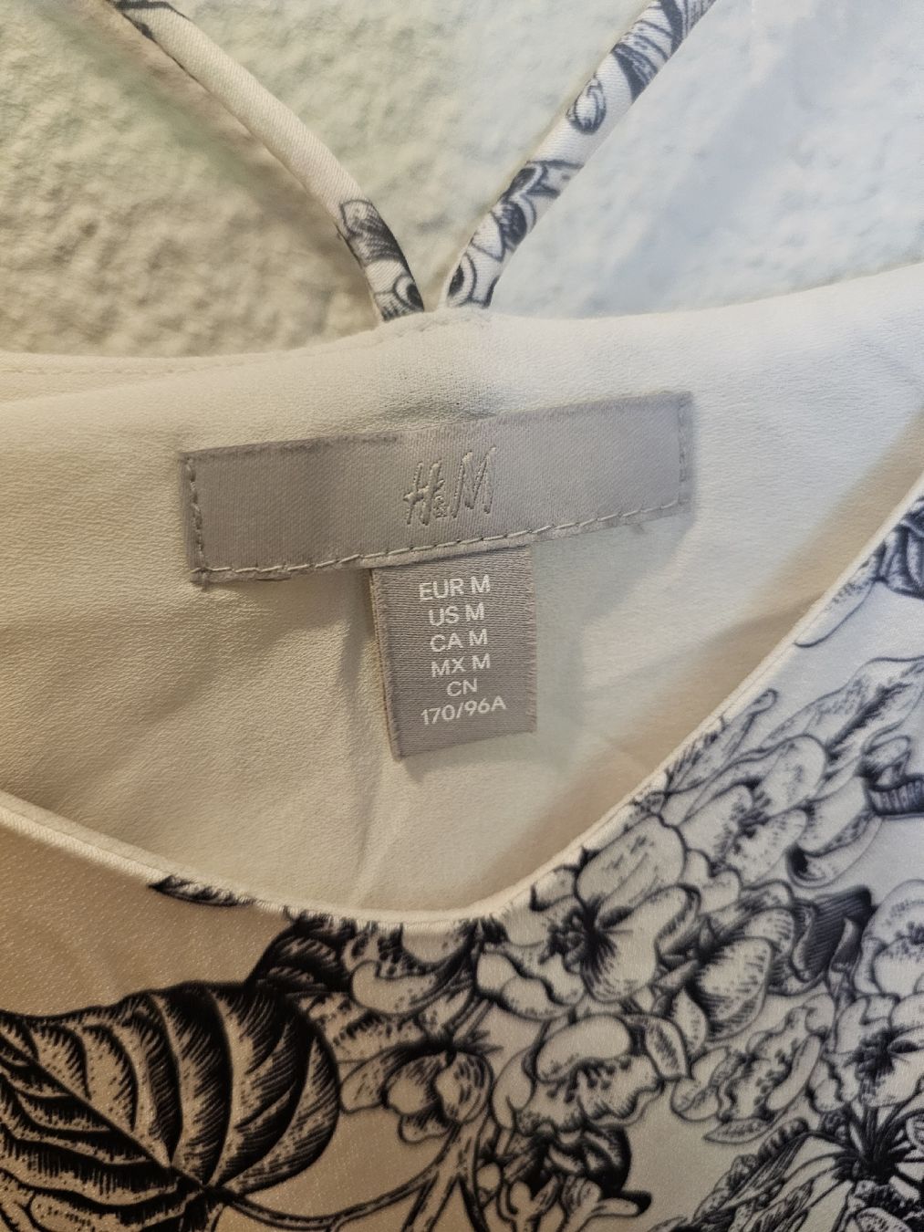 H&M Top: Sommerliches Satintop mit Blumenmuster, Grösse M – Usato da Bern venduto da Oscarella 2