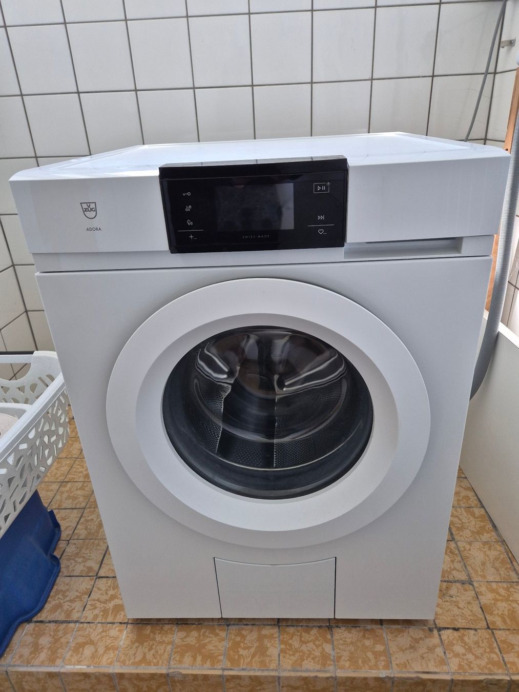 V-Zug Lavatrici: Waschmaschine V Zug Adora V2000 – Usato da Bassersdorf venduto da Ubrunu