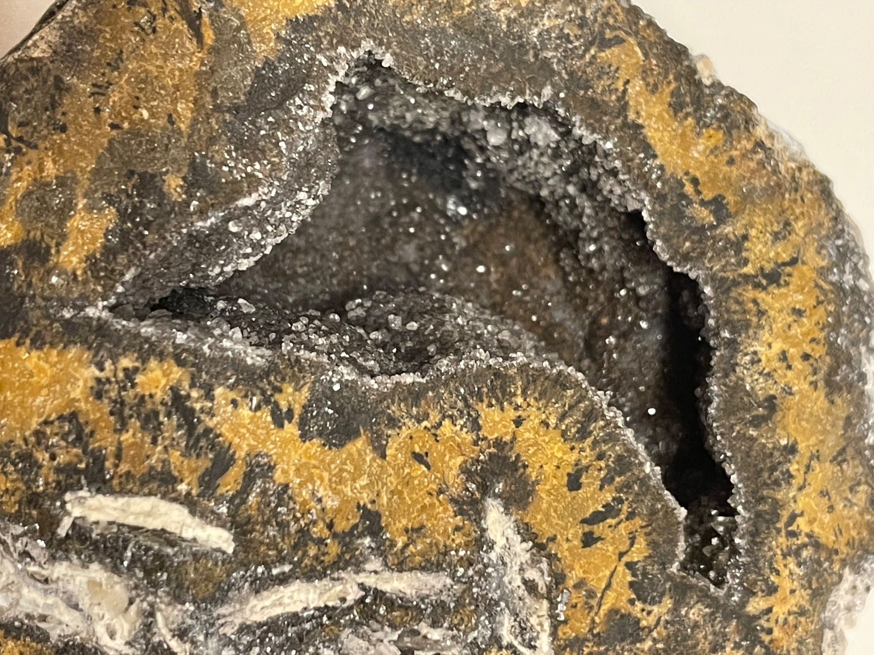 Minerali & Pietre curative: Quarz Geode dunkel – Usato da Rümlang venduto da euqinom16 1
