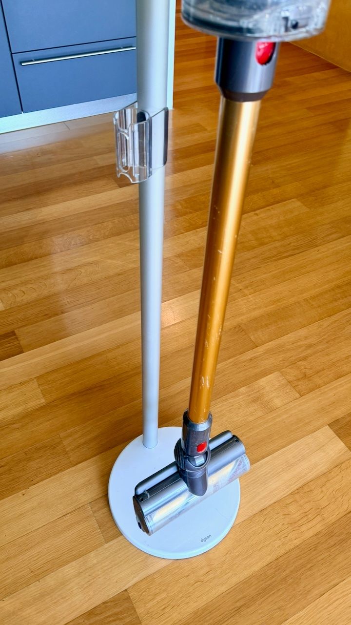 Dyson Aspirateurs & Accessoires: Dyson V11 Absolute Extra Pro Gold, 2 Akkus und Standfuß – D'occasion à Zürich par sr.zurich 2