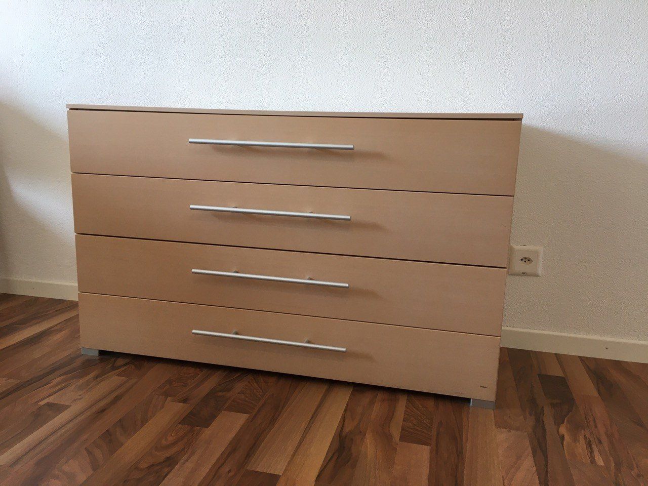 Lits: Schlafzimmer-Set: Doppelbett + 2 Nachttische + Kommode – D'occasion à Rupperswil par MediJan 4