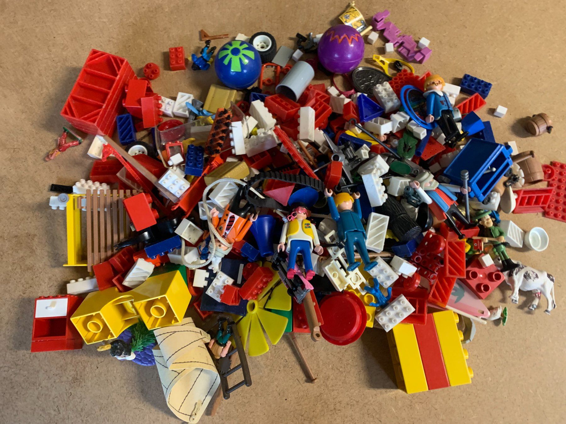Lego Spielzeuge: Konvolut Lego/Playmobil/Figuren – Gebraucht aus Fislisbach von chili2006