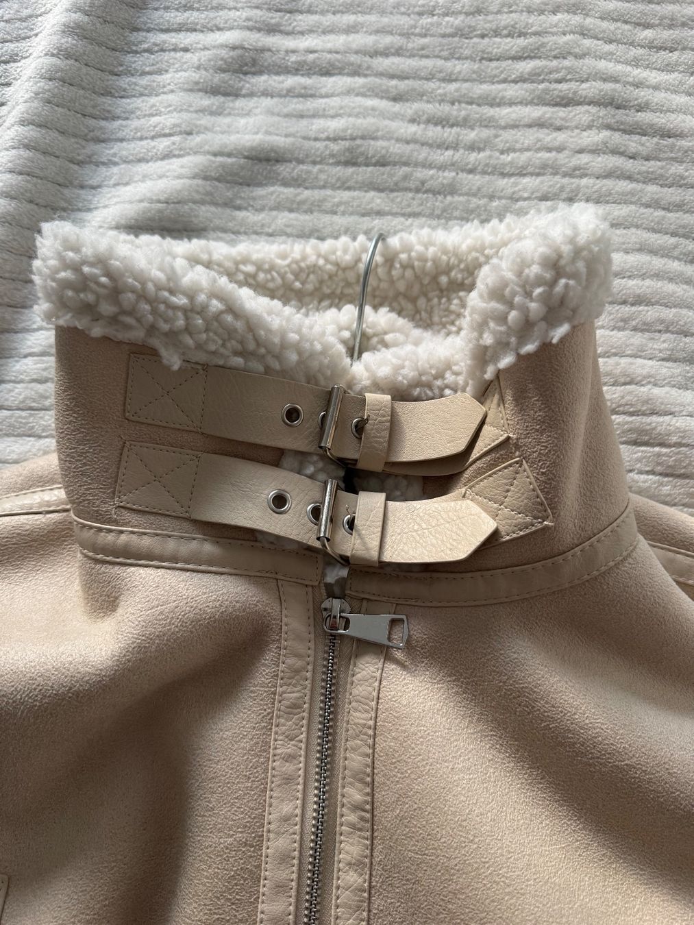 Giacche: Beige teddyjacket – Usato da Sierre venduto da jen_w8vt 2