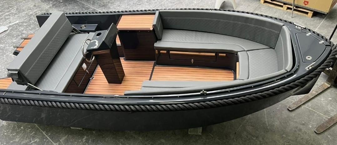 Bateaux: Open Boot mit 8 PS motor – Neuf avec emballage d'origine à Quartino par 5franc 1