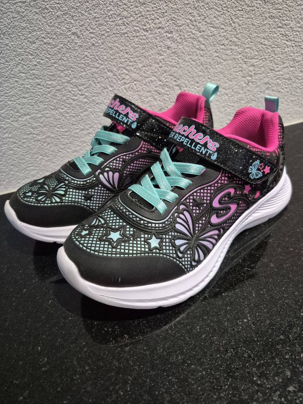 Skechers Schuhe für Jungen: Baskets Skechers  noir rose turquoise taille 35 – Neu (gemäss Beschreibung) aus Belmont-Yverdon von jul_8nw5 1
