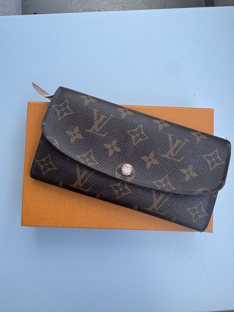 Louis Vuitton Portamonete: Louis Vuitton Portmonnaie Emilie – Usato da Rapperswil SG venduto da kimbuetler
