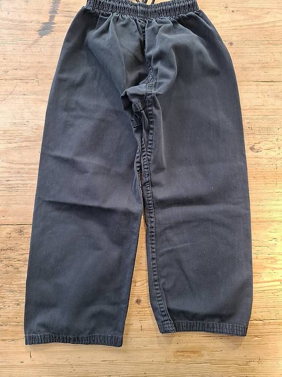 Pantaloni: Kung Fu Hose Gr. 128 – Usato da Männedorf venduto da Einhornmama 1