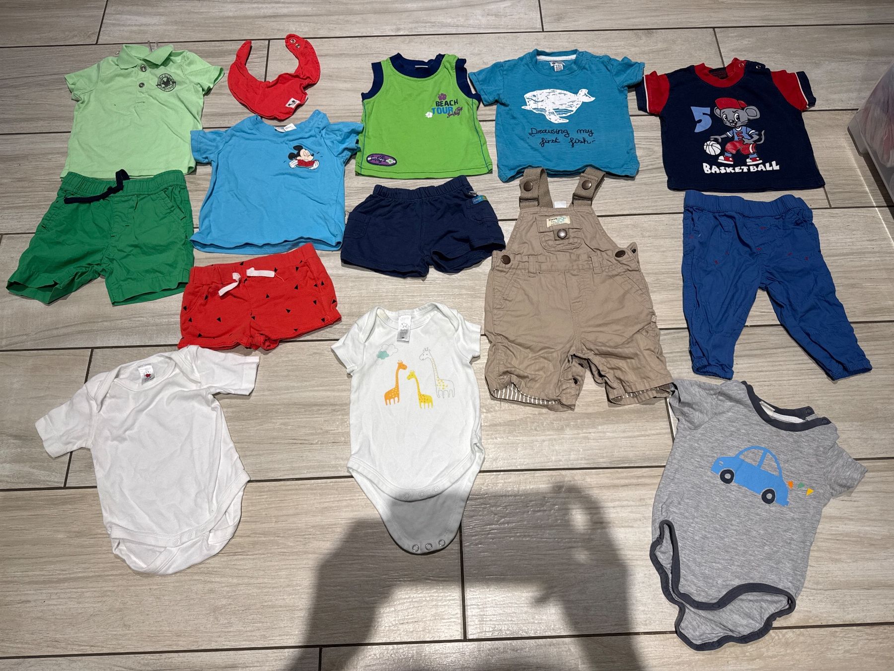 Lotti & Set di vestiti: Jungs Sommerset Gr 68, 14 teilig – Usato da Gelterkinden venduto da Familienferien