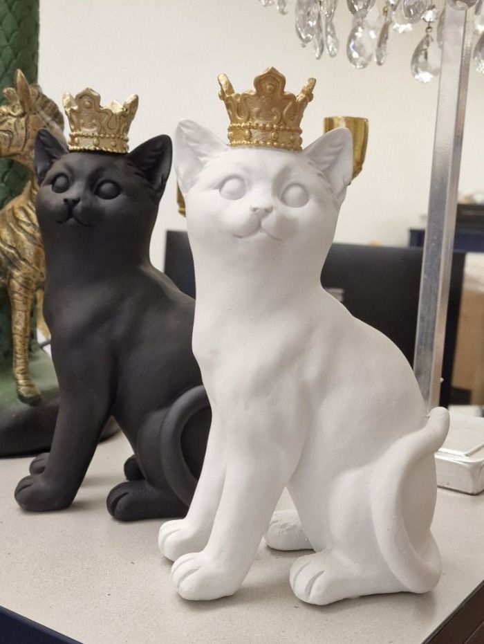 Figuren: Katzen mit Krone Gold im Set Weiss & Schwarz – Neu und originalverpackt aus Schaffhausen von AtelierPudesco