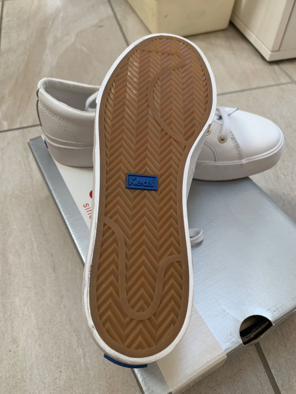 Scarpe da donna: Keds blanches en cuir, taille 40 – Nuovo e nell'imballaggio originale da Les Evouettes venduto da Cuenca2023 1