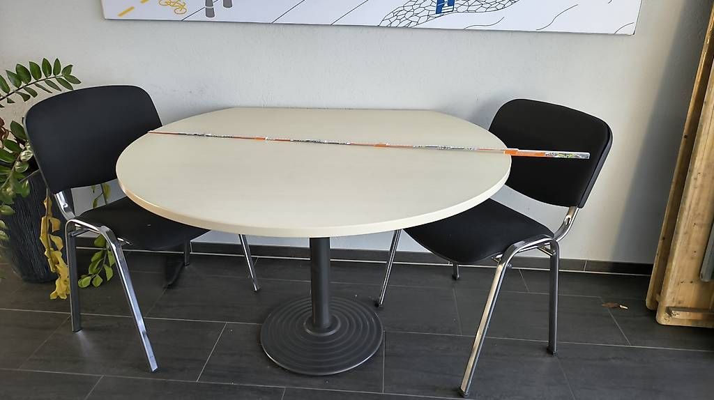 Set di tavolo e panche: Tisch und Stühle  – Usato da Künten venduto da Momi29 1