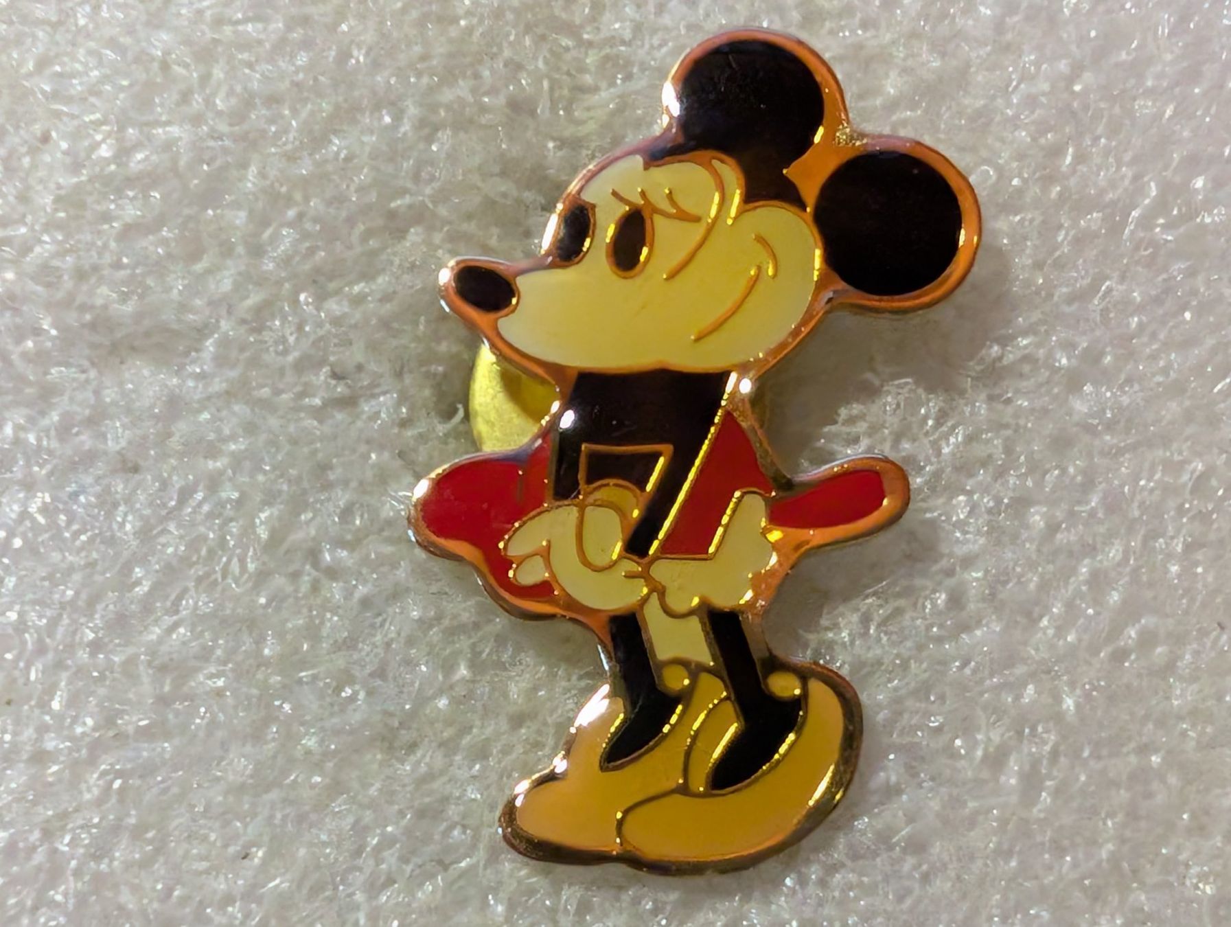 Plaketten & Abzeichen: Ansteckpin 198: Disney Minnie Mouse klein – Gebraucht aus Oppligen von Pin-Fall-Shop