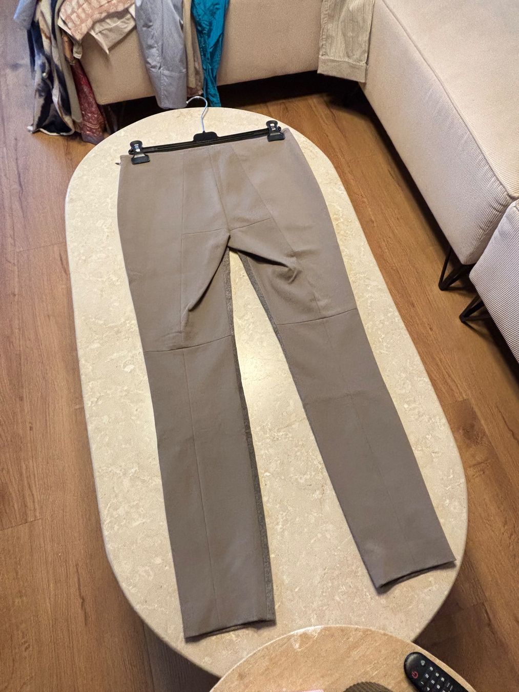 Akris Pantaloni: Akris Hose 100% Lammleder – Usato da St. Margrethen SG venduto da dijanaO 3
